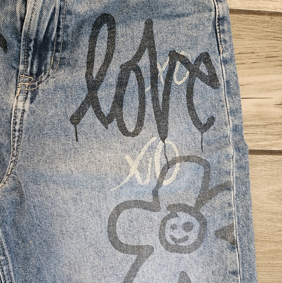 90s vibes Grafitti Jeans - Picture 5 of 6